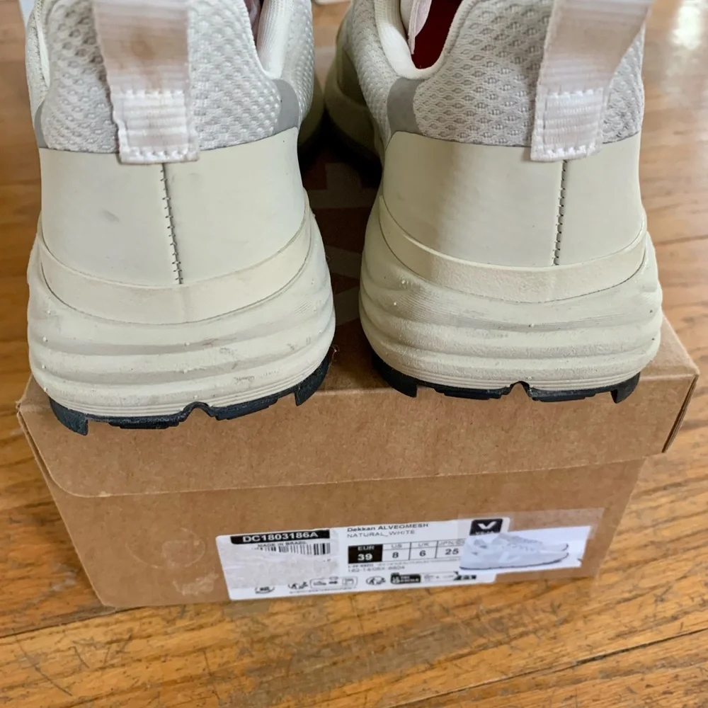 Veja Dekkan Alveomesh Sneaker, Women’s Size 8, Natural with White 🤍 - Picture 12 of 13